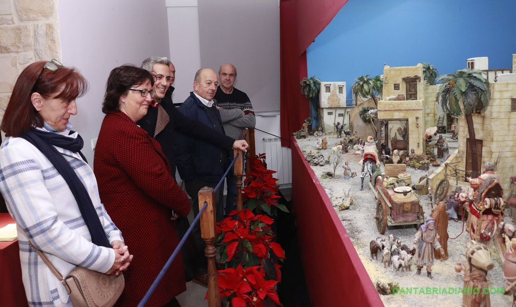 “Con nuestro belén artístico hemos hecho nacer al niño en San Vicente de la Barquera” - Belén de Nati y Mario en la villa marinera