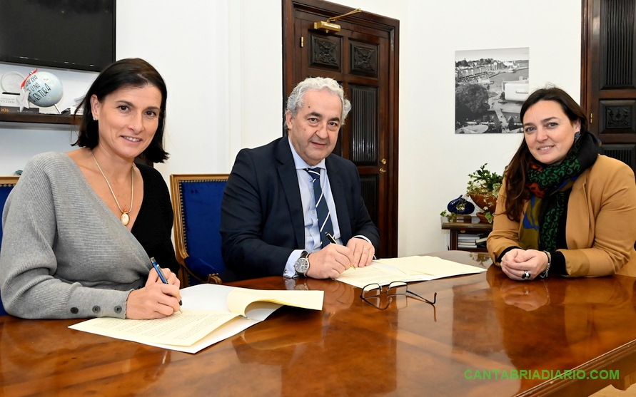 Santander y el Colegio de Médicos colaboran en el proyecto de reanimación cardiopulmonar en las aulas