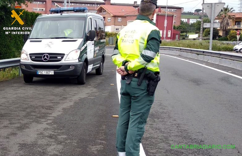 La Guardia Civil investiga a un varón tras darse a la fuga de un accidente, conduciendo con pérdida de vigencia del permiso de conducir