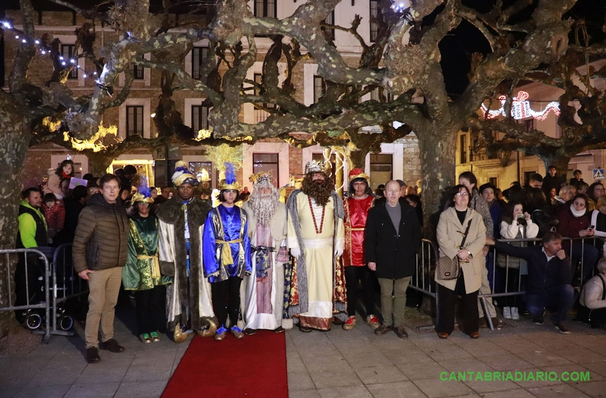 Los Reyes Magos inundan Cantabria de ilusión - En la imagen la Cabalgata de San Vicente de la Barquera