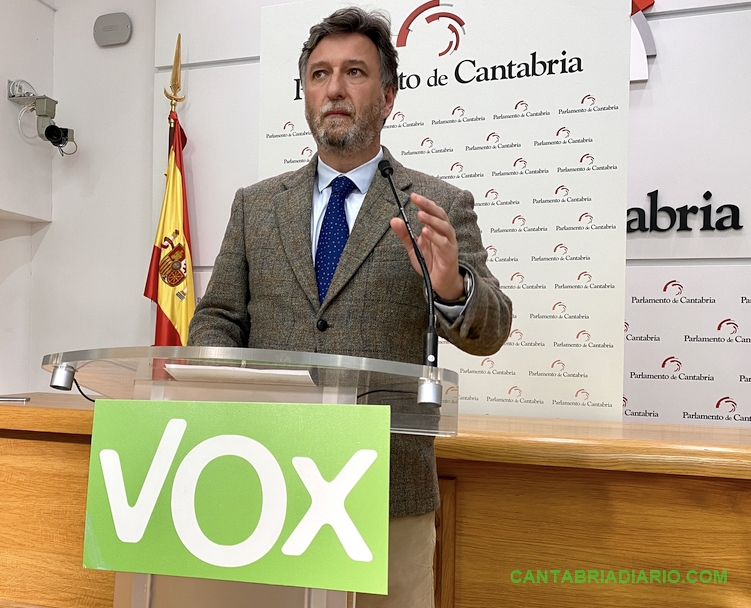 VOX pide "ceses inmediatos" en Obras Públicas y "explicaciones" del PRC
Cristóbal Palacio portavoz de VOX