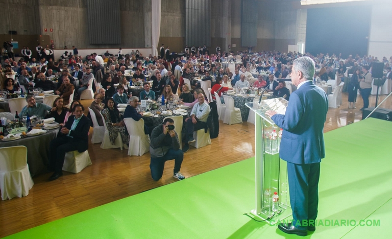 El PRC congrega a más de mil personas en el homenaje a Gochicoa