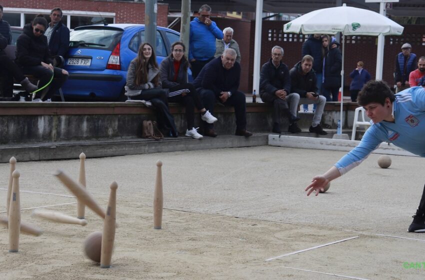 Rebeca Bustara gana el II Torneo de Bolos Femenino El Acebo de San Vicente de la Barquera