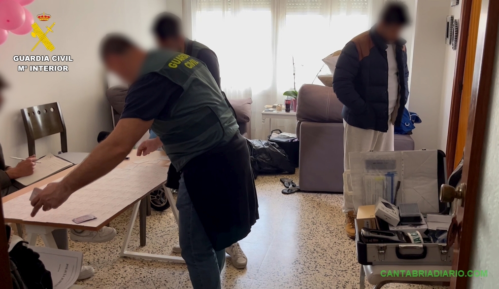 Detenido en Almería un estafador que enviaba miles de SMS fraudulentos cada hora