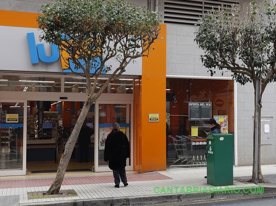 Acordada una subida salarial del 5,7% en 2023 para más de 4.000 trabajadores de los supermercados de Cantabria