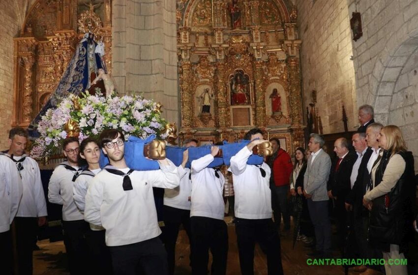 Miles de personas celebran La Folía en San Vicente de la Barquera