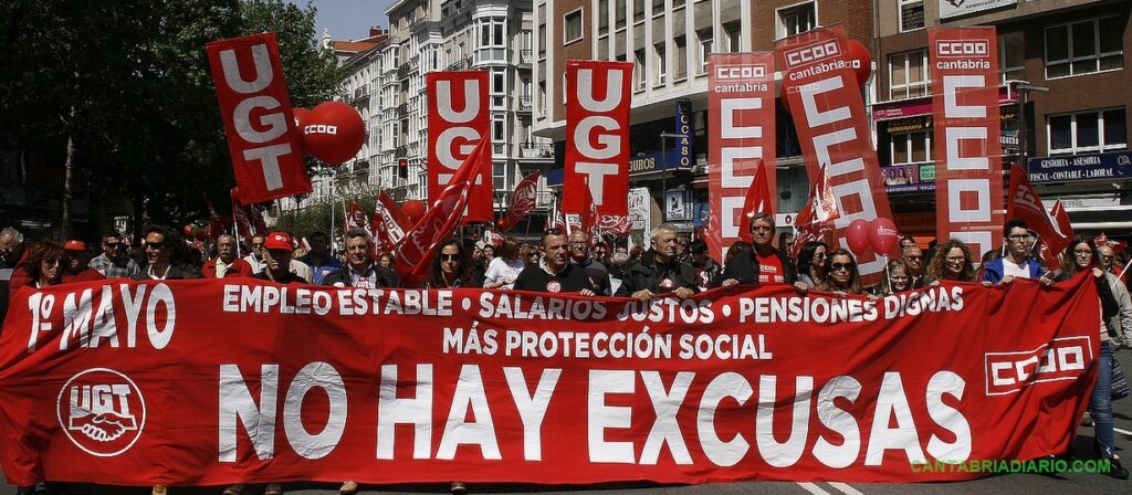 En la imagen de archivo una manifestación del 1 de mayo de CCOO y UGT en Santander - (C) Foto: David Laguillo