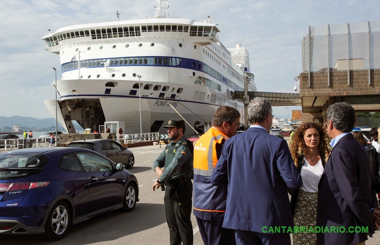 DGT y Guardia Civil impulsan una campaña informativa para los usuarios de las casi 18.000 motos cada año transporta Brittany Ferries
