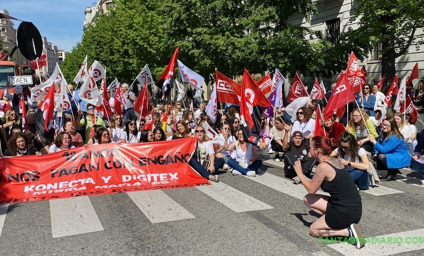 Trabajadoras de Digitex se concentran frente a la Delegación del Gobierno