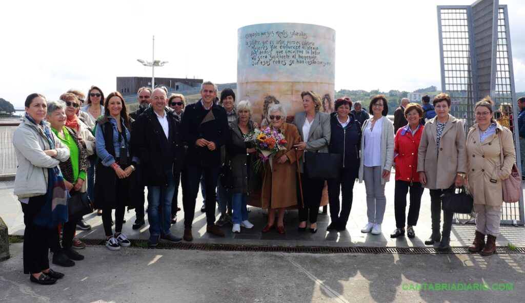 Las Rederas ya tienen un monumento en San Vicente de la Barquera