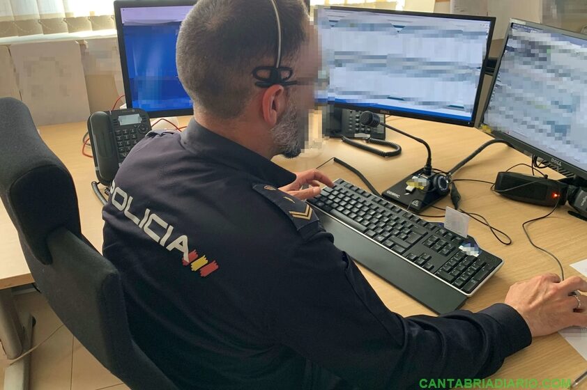 La Policía Nacional detiene a un hombre por robar una caja registradora arrancando el cable