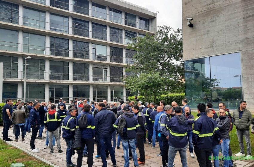  El Comité de Sidenor lleva su protesta a la consejería de Industria