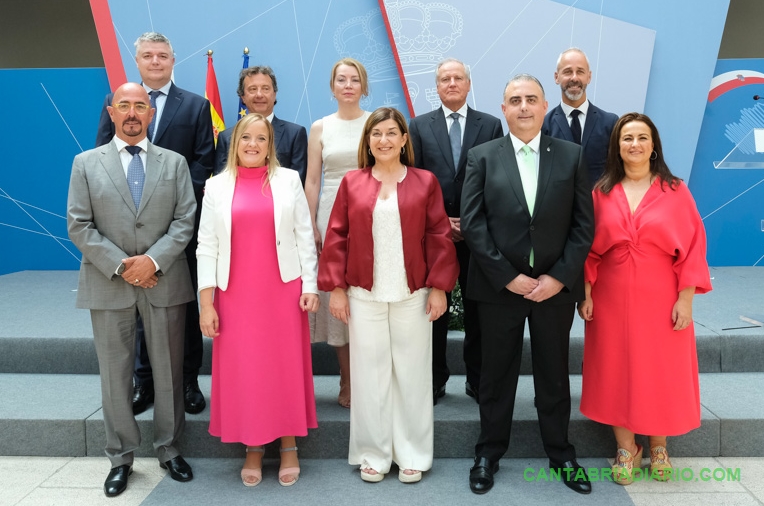 Cantabria estrena Gobierno, presidido por María José Sáenz de Buruaga