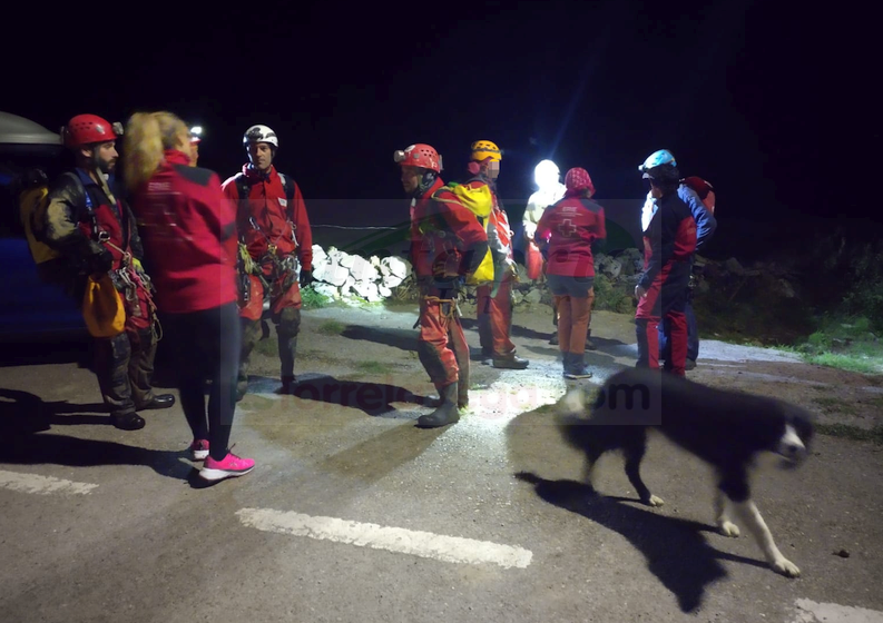 Rescatados tres espeleólogos perdidos en la travesía Tonio-Cañuela