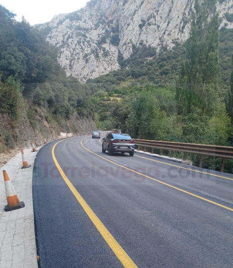  El ministerio abre al tráfico tres nuevos tramos de la carretera N-621 en el Desfiladero de la Hermida