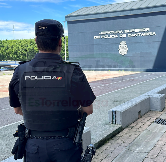  Policía Nacional de prácticas y fuera de servicio detiene a un varón por robo con violencia a una anciana