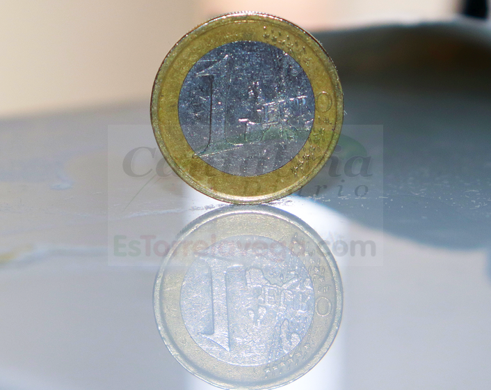 En la imagen una moneda de Euro físico, que cada vez cuesta más ganarlo y se esfuma más rápido - (C) Foto: David Laguillo-CANTABRIA DIARIO