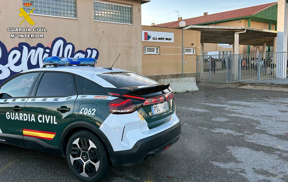 Investigados tres menores por presunto robo y actos vandálicos en el IES Nueve Valles de Puente San Miguel