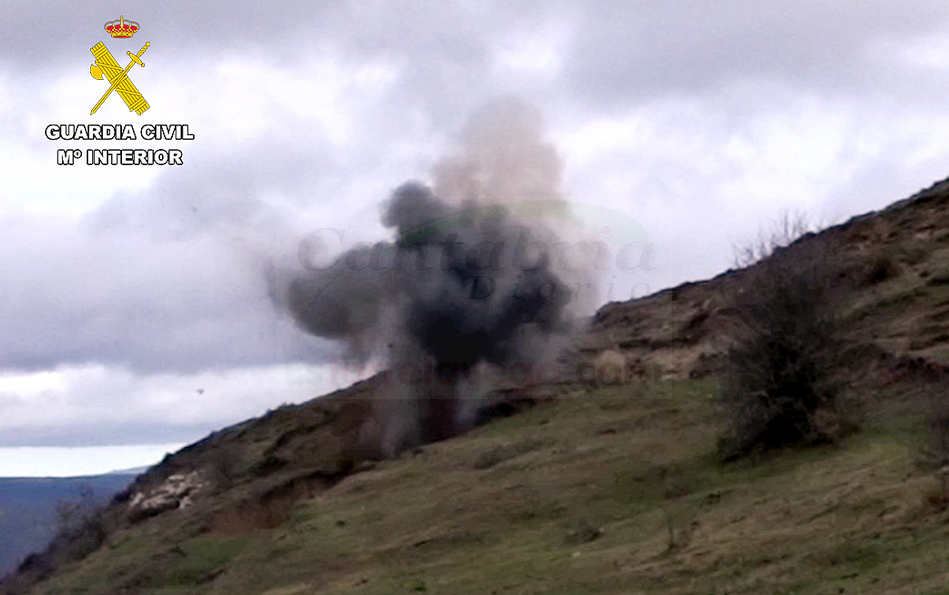 Los TEDAX de la Guardia Civil destruyen un proyectil de artillería localizado en el páramo de La Lora-Valderredible