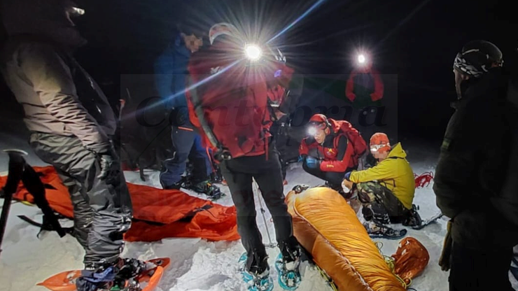 Técnicos de rescate del Gobierno evacuan a un varón con hipotermia en los Picos de Europa
