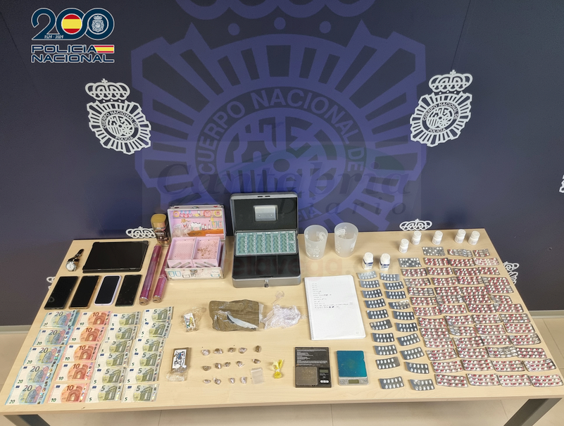 La Policía Nacional detiene a dos personas dedicadas a la venta y distribución de hachís, MDMA y diferentes fármacos en Santander