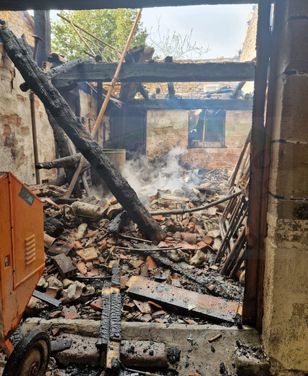 Un incendio destruye una vivienda en San Felices de Buelna