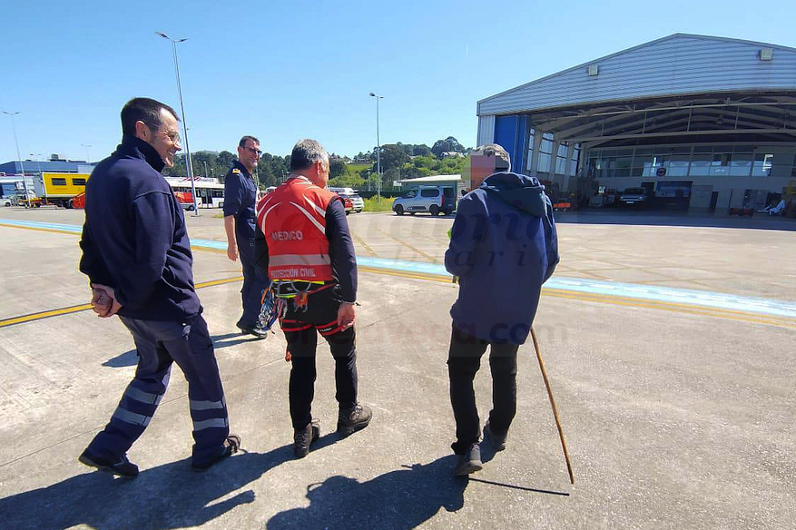 El helicóptero del Gobierno de Cantabria rescata a un senderista en el Pico Gibaja, en Ramales de la Victoria
