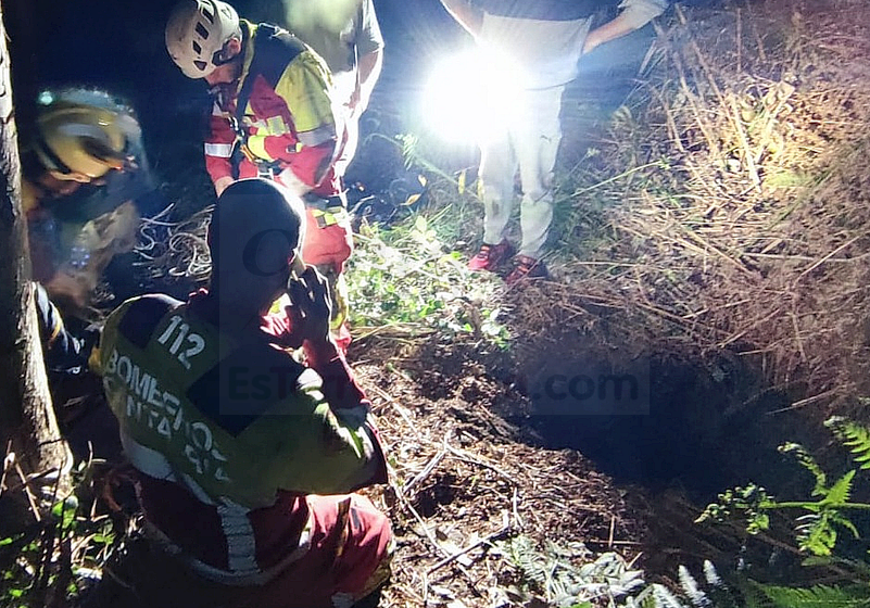 Rescatado un hombre caído en una torca de unos ocho metros en Solórzano