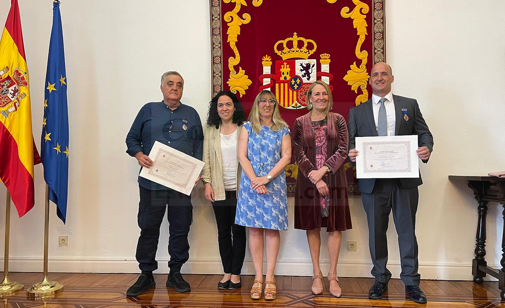 La delegación del Gobierno reconoce la trayectoria y dedicación a los miembros de Protección Civil