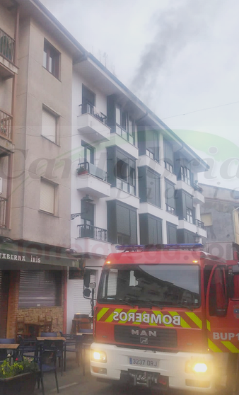 Bomberos del Gobierno extinguen un incendio en una vivienda de Ampuero