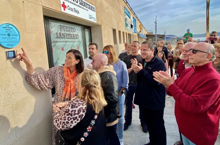 La Ruta de Ilustres de Santander rinde homenaje a Cioli con una placa en el Balneario de la playa de La Magdalena
