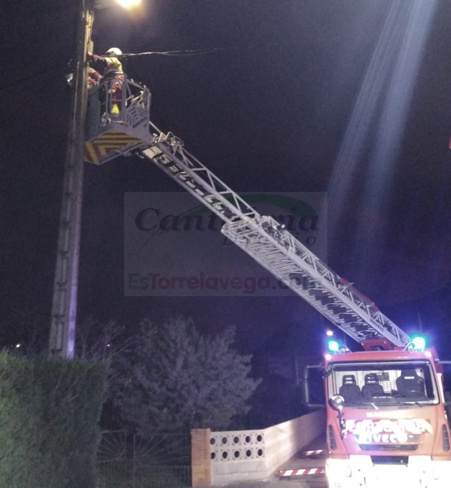 El 112 coordina este fin de semana 83 incidencias y recibe 232 llamadas por el temporal de viento en Cantabria