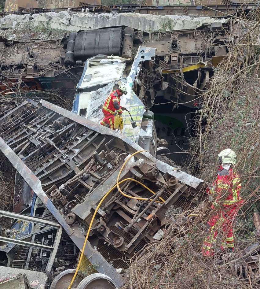 Un herido tras descarrilar un tren de mercancías a la altura de Pesués