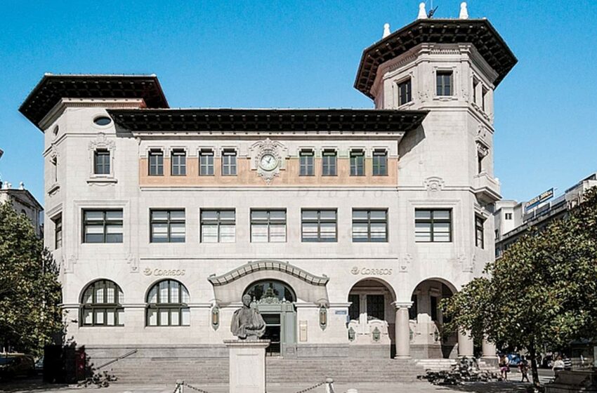  Correos distribuyó en Cantabria 87.920 distintivos ambientales de la DGT