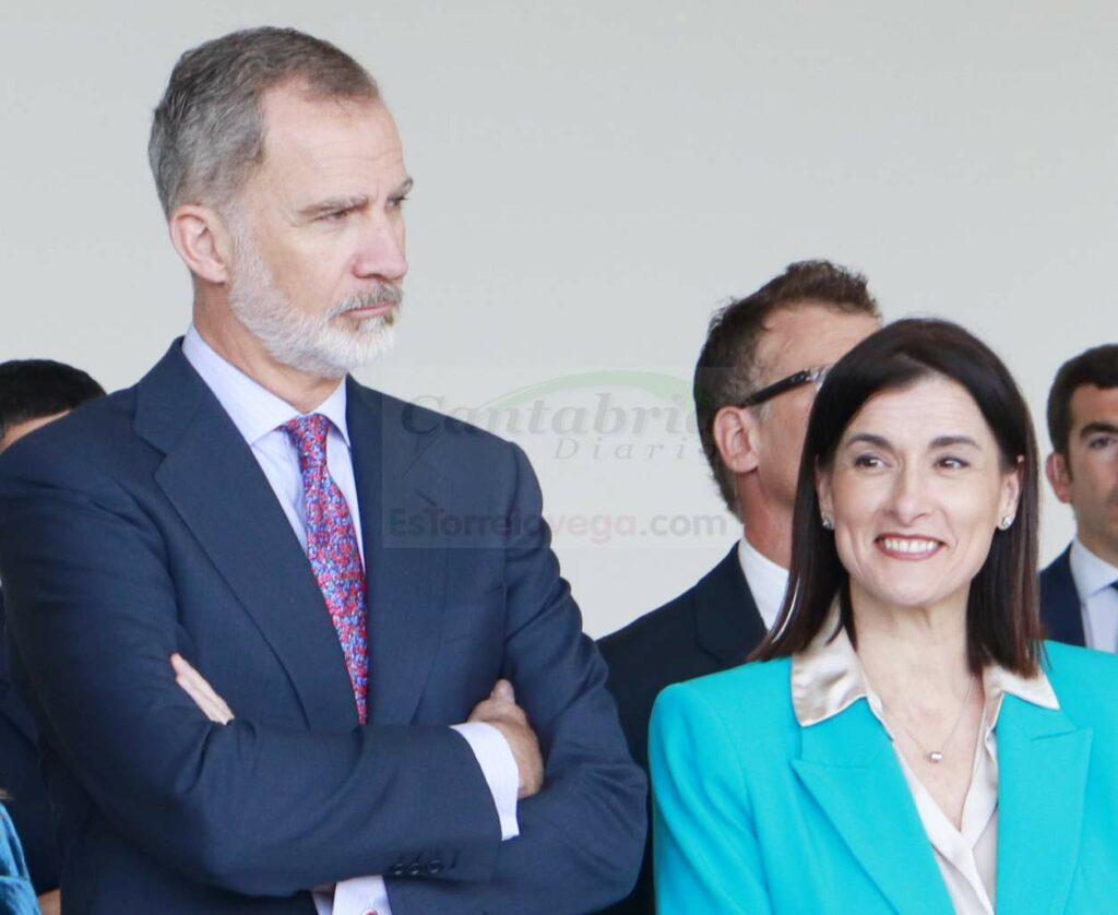 (C) Foto: David Laguillo/CANTABRIA DIARIO - Felipe VI junto a la alcaldesa de Santander Gema Igual
- El Ayuntamiento y el Palacio de la Magdalena se iluminarán de rojo por el 57 cumpleaños del Rey Felipe VI