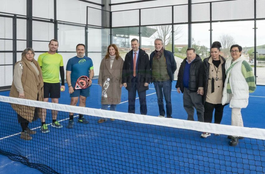 Requejada estrena nuevas pistas de pádel