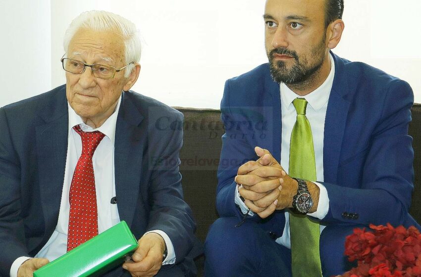 En la imagen de archivo el Padre Ángel junto a Javier López Estrada - (C) Foto: David Laguillo/ CANTABRIA DIARIO