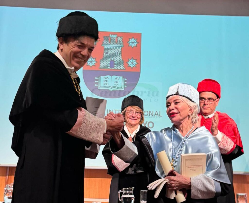 Isabel Allende es investida doctora honoris causa por la Universidad Internacional Menéndez Pelayo