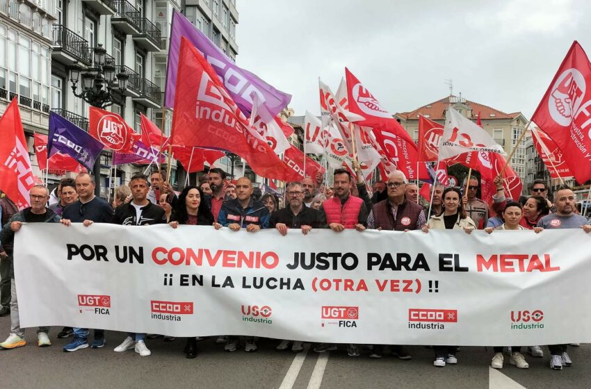  Miles de personas secundan la manifestación del 1 de Mayo de UGT y CCOO en Santander