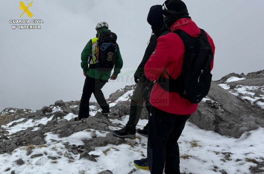 La Guardia Civil rescata a tres jóvenes a más de 2.300 metros de altura