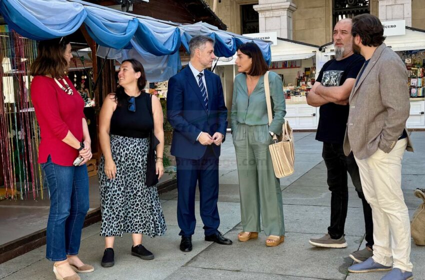  Arranca una nueva edición de la Feria del Libro de Santander FELISA que reúne a dieciséis librerías de toda Cantabria