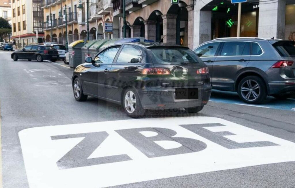 En la imagen la ZBE de Torrelavega, también envuelta en la polémica