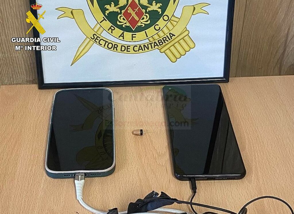 Pilladas nueve personas que intentaban sacarse el permiso de conducir copiando con medios tecnológicos