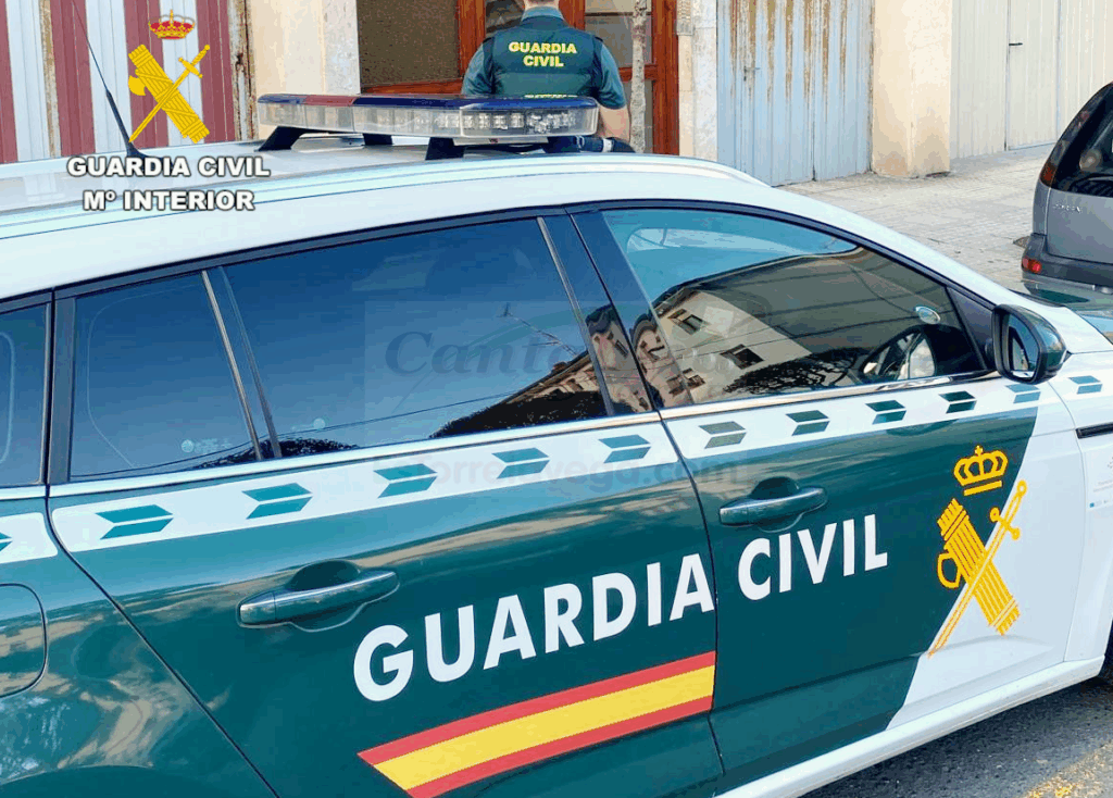 Tres detenidos por un robo en el interior de un vehículo en Castro Urdiales