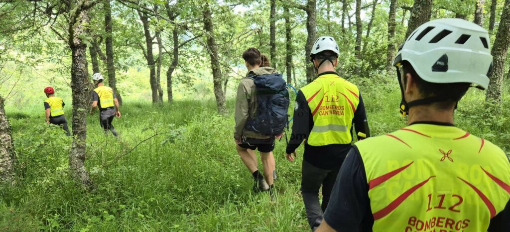 Bomberos del Gobierno de Cantabria rescatan a dos holandeses en Camaleño