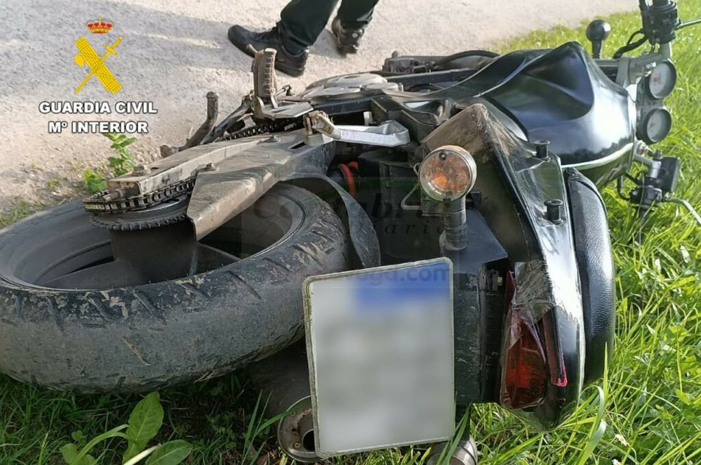 Detenido en Sarón por conducción temeraria sin carnet y con la matrícula falsificada