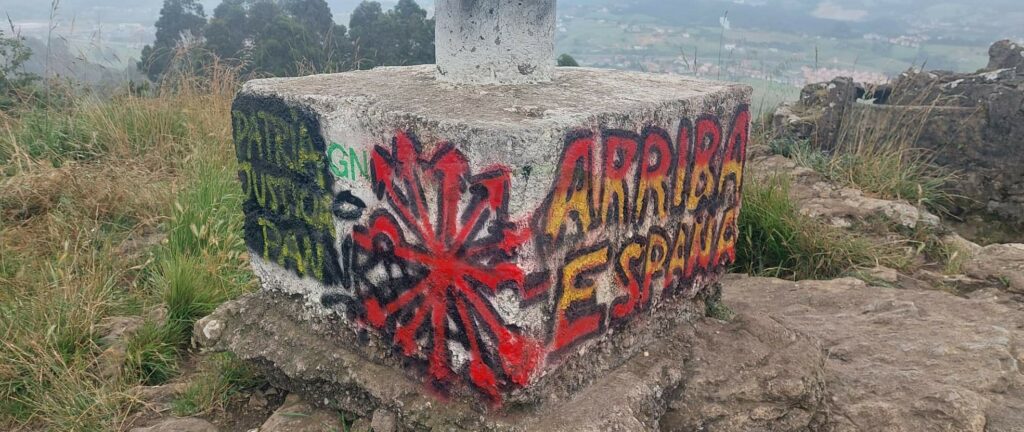 El PSOE denuncia "actos de vandalismo fascista" en el monte de La Picota