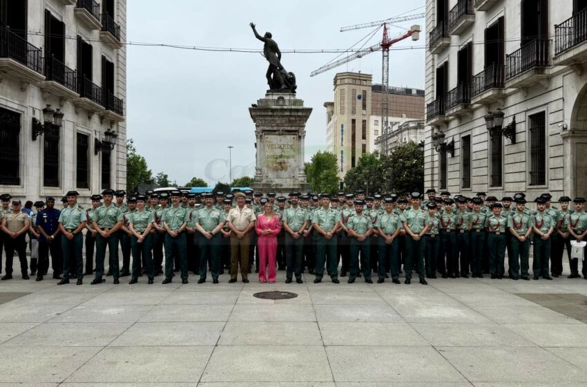  La delegada del Gobierno recibe a los futuros mandos de la Guardia Civil