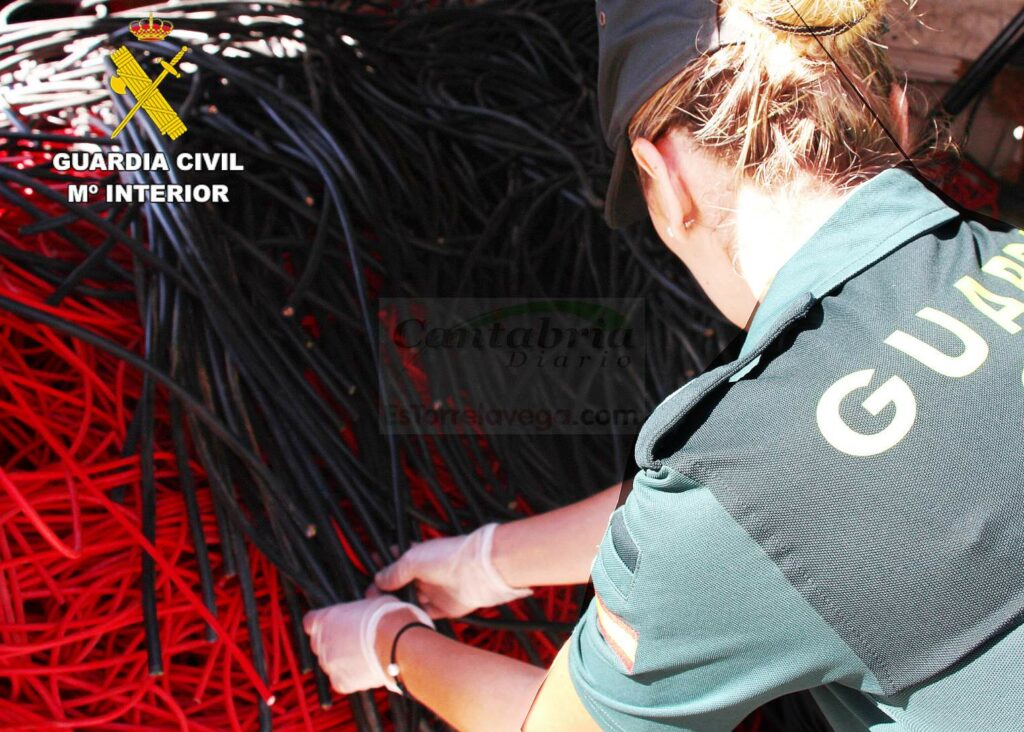 Cuatro detenidos en Los Corrales de Buelna con una furgoneta cargada con 400 kilos de cableado de cobre