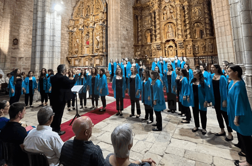  El Coro de Voces Blancas de Tenerife gana el 25º Gran Premio Nacional de Canto Coral en San Vicente de la Barquera